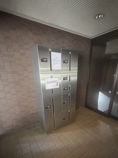 不在時でも荷物を受け取れる「宅配ボックス」設置!日中の留守も安心