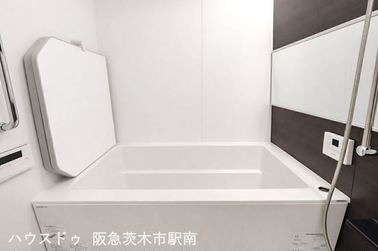 ゆったりくつろげる浴室。清潔感のある明るい空間で毎日の疲れを癒す快適なバスタイムをお楽しみいただけます