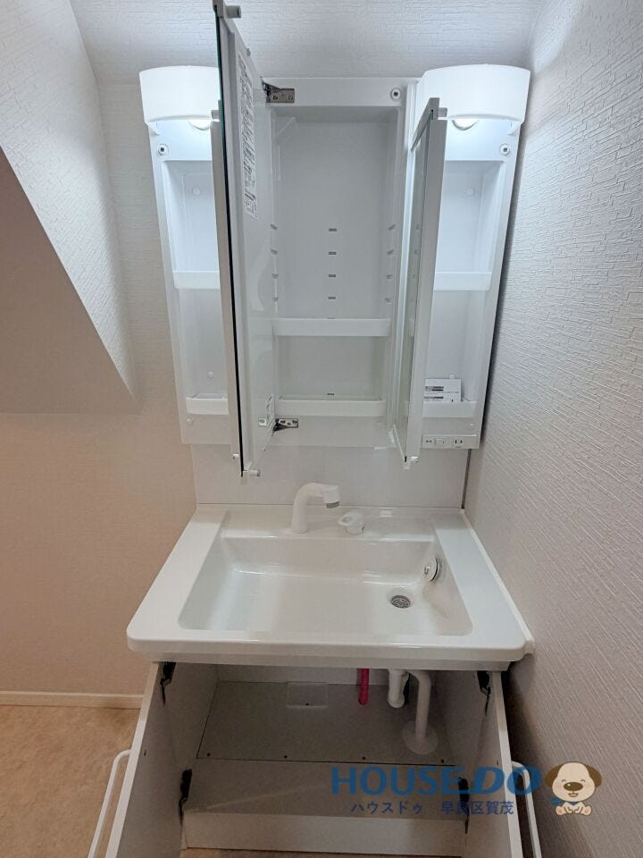 3面鏡、下にも収納付きです
