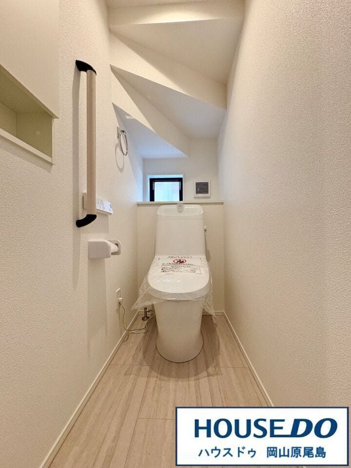 トイレは1階と2階に配置、清潔感のある温水洗浄便座です。※同施工会社のイメージ画像です