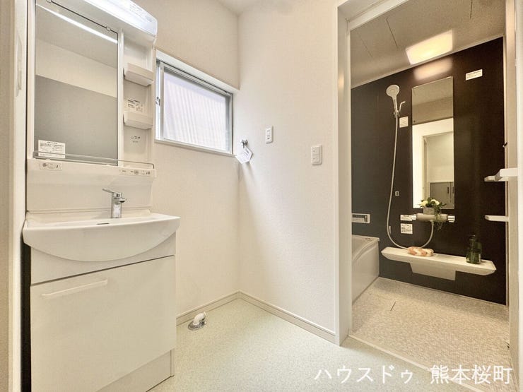 ■清々しいリフレッシュ空間■自分を磨き、気持ちを切り替える。心地よい光が差し込むプライベートスペース。
