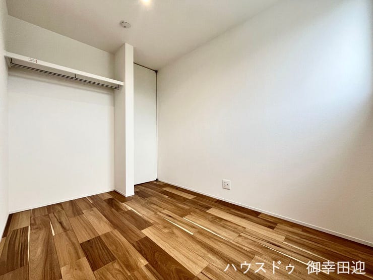 ■2階4.4帖洋室■寝室、書斎、趣味の部屋。家族の成長やライフスタイルに合わせ、様々な使い方ができる快適な空間です。