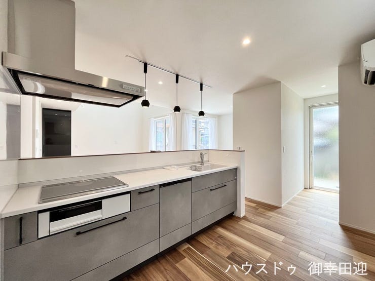■家族の「美味しい」が集まる舞台■高い機能性と美しいデザインを両立。料理する人も、待つ人も、笑顔になれる場所です。