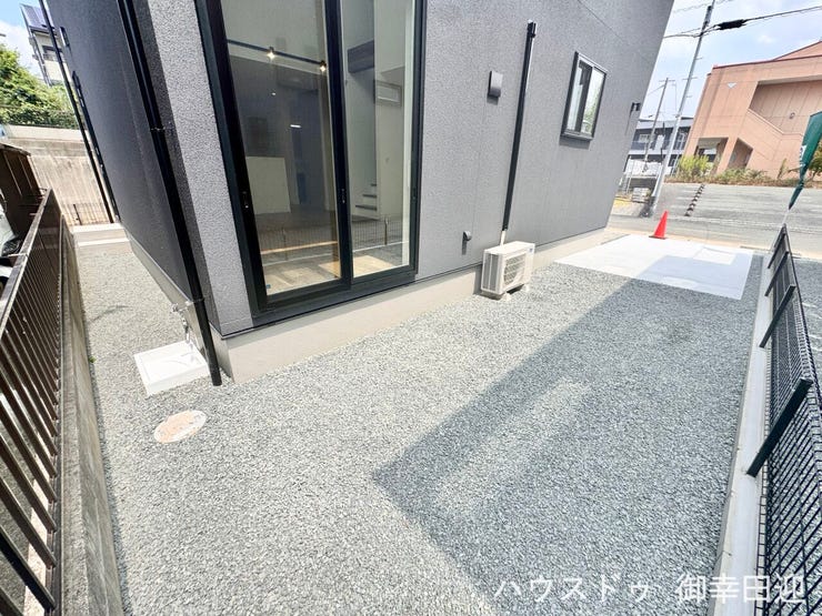 ■遊びと安らぎの多目的空間■子どもが安全に遊べ、ペットと触れ合い、大人も自然に癒やされる、暮らしを彩るスペースです。