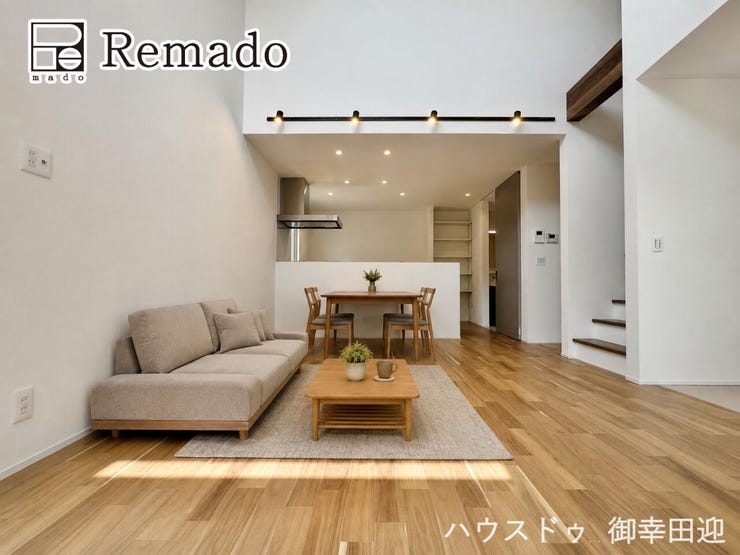【リビング】
■家族の笑顔が集う中心地■お気に入りの家具を迎え、窓からは心地の良い光が差し込みます。※CGで家具を配置しています。