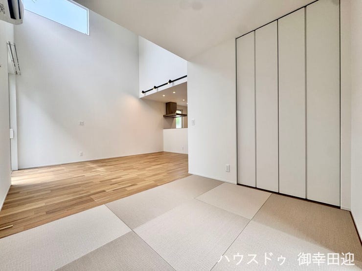 ■1階3.8帖畳コーナー■ゲストをもてなし、昼寝や家事にも使える、畳のぬくもりが心地よい多目的万能スペース。
