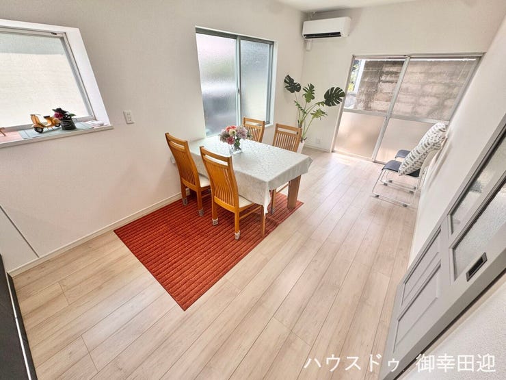 ■安らぎと笑顔の中心地■陽光が優しく降り注ぎ、会話が自然と弾む。ここでは、毎日が特別な時間へと変わります。