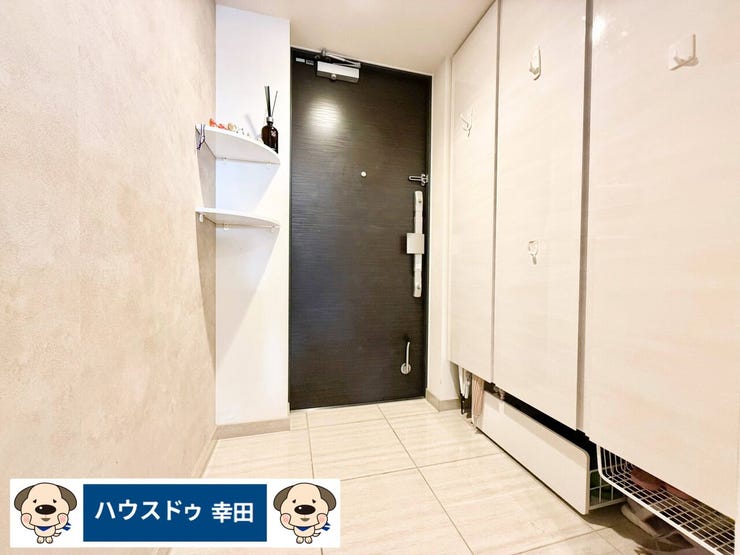 玄関には備え付けでシューズクローゼット+収納。ご家族様の物をしっかり収納。