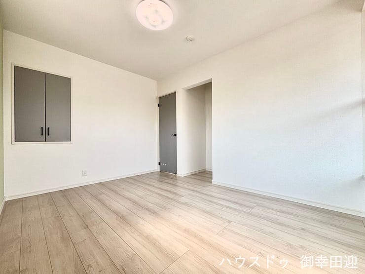■2階洋室②■寝室、書斎、趣味の部屋。家族の成長やライフスタイルに合わせ、様々な使い方ができる快適な空間です。