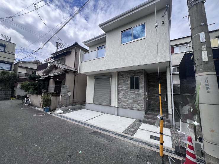 【外観】
対面キッチンで会話が弾む約15.9帖LDK!食洗機や浄水器、浴室乾燥機など家事ラク設備が満載。2階DENは書斎やリモートワークに最適です!