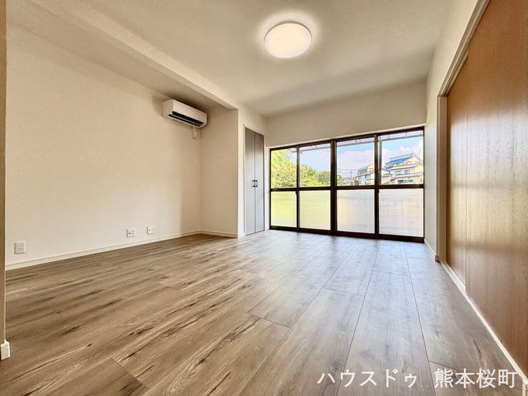 ■安らぎと笑顔の中心地■陽光が優しく降り注ぎ、会話が自然と弾む。ここでは、毎日が特別な時間へと変わります。
