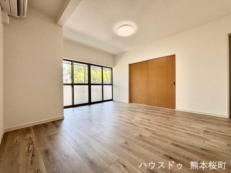 ■安らぎと笑顔の中心地■陽光が優しく降り注ぎ、会話が自然と弾む。ここでは、毎日が特別な時間へと変わります。