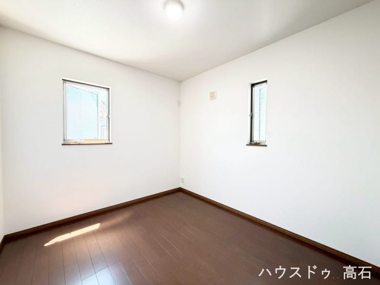 5.2畳洋室
【リモートワークや趣味の部屋に】独立性の高いシンプルな空間。