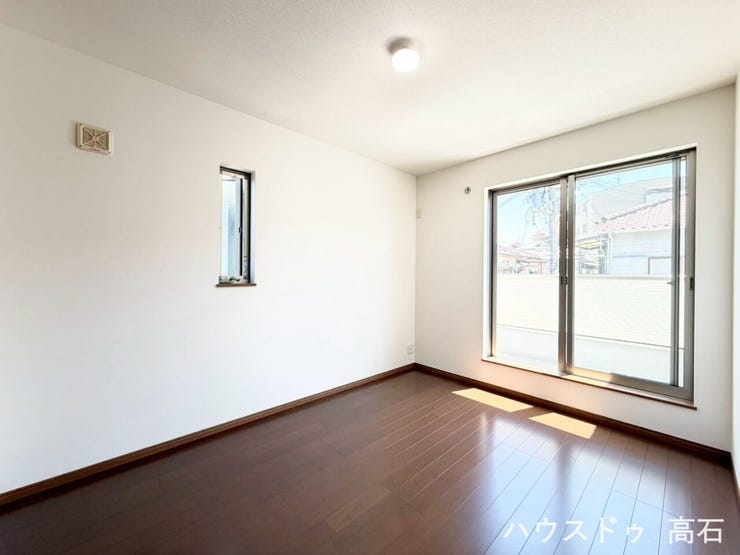 6畳洋室
【陽当り良好な6帖洋室】主寝室に最適!
毎日を快適に過ごせるお部屋です。