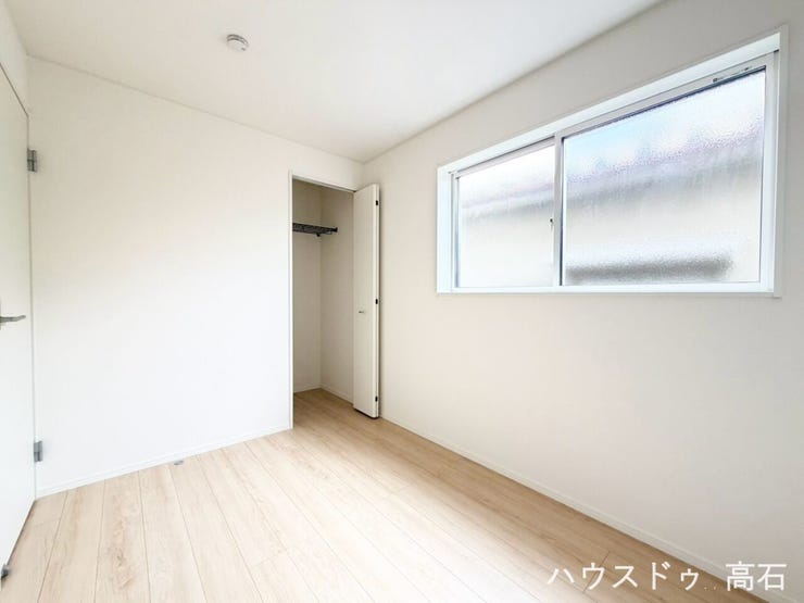 クローゼット収納を完備!
子供部屋や寝室としてはもちろんご利用いただけます!