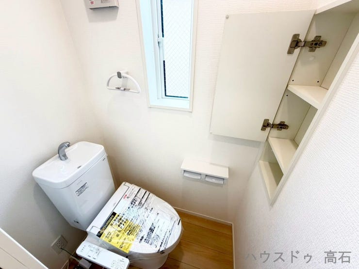 2階トイレ
2階にもトイレがあるため、忙しい朝の準備時間でも家族で重なることなくスムーズに利用できます。家
