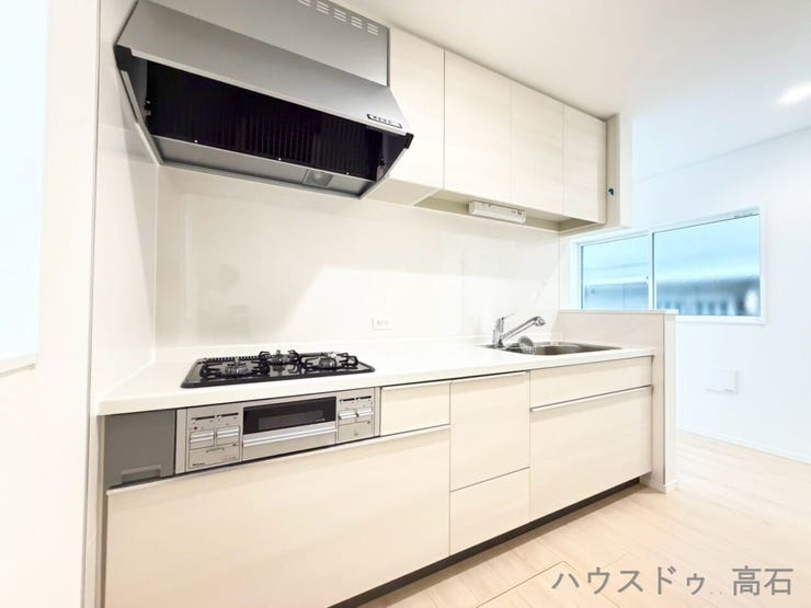 落ち着いて調理に集中できるキッチン空間。日々の使いやすさに配慮された間取りです。