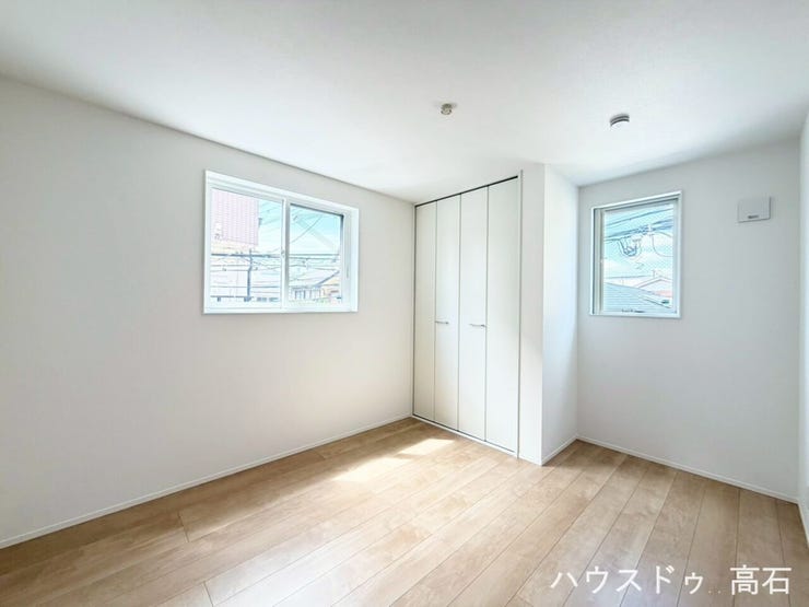 5.5畳洋室
採光の良い明るい洋室は、使いやすい設計。