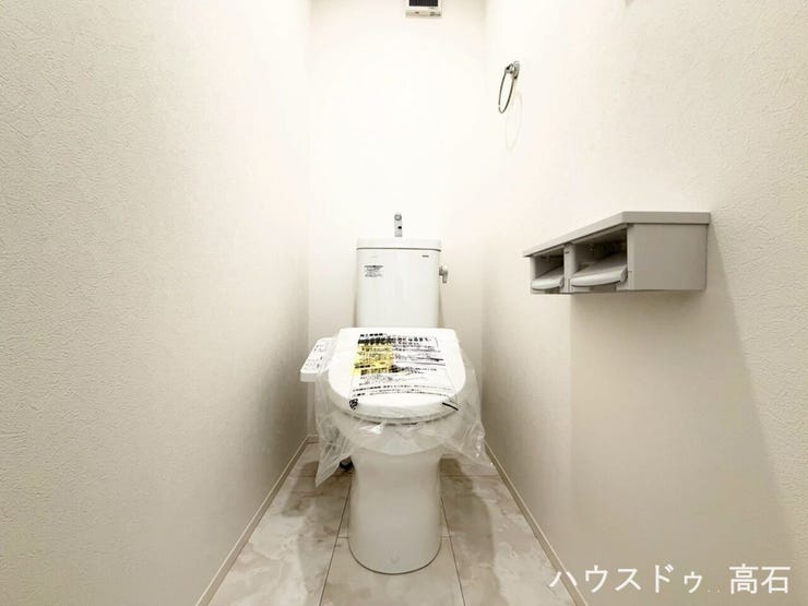 2階トイレ
2階にもトイレがあるため、忙しい朝の準備時間でも家族で重なることなくスムーズに利用できます。