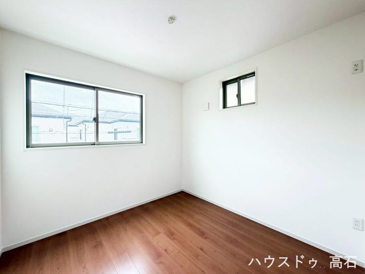 5畳洋室
落ち着いた雰囲気の洋室は、趣味部屋や予備室としても活用可能。ライフスタイルに合わせた使い方ができます。