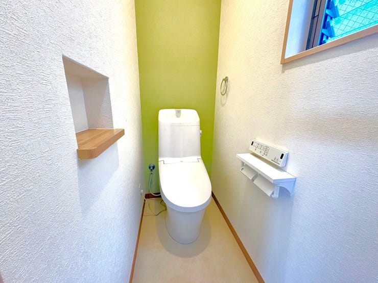 ・トイレ:温水洗浄便座付きのトイレです。窓があるため、自然換気が可能です。