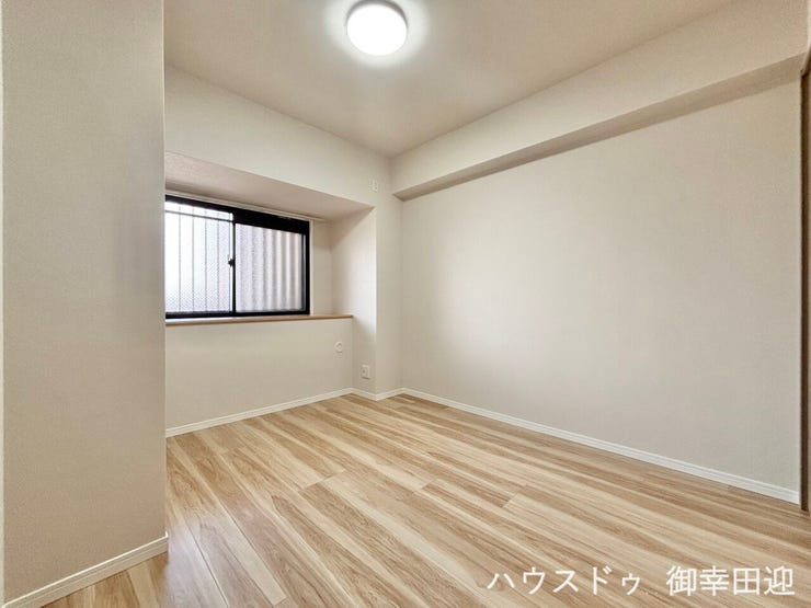 ■5.3帖洋室■寝室、書斎、趣味の部屋。家族の成長やライフスタイルに合わせ、様々な使い方ができる快適な空間です。