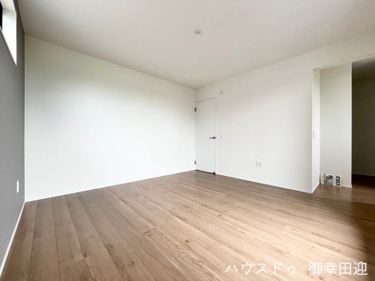 ■2階8帖洋室■心からリラックスできる静けさ、上質な眠りで、毎日をリセットします。明日への活力を養う空間です。