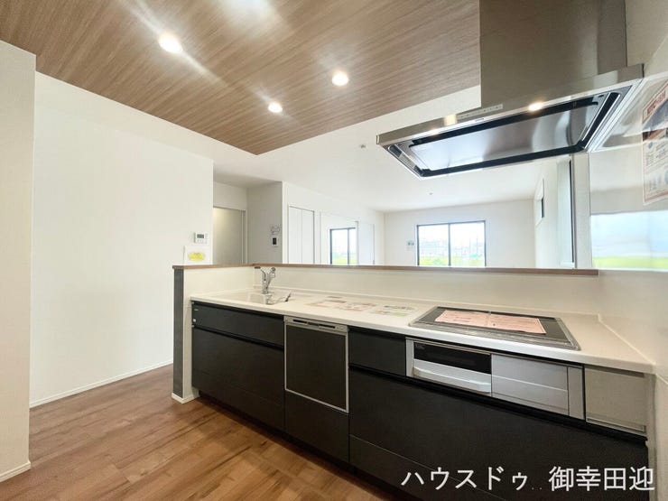 ■家族の「美味しい」が集まる舞台■高い機能性と美しいデザインを両立。料理する人も、待つ人も、笑顔になれる場所です。
