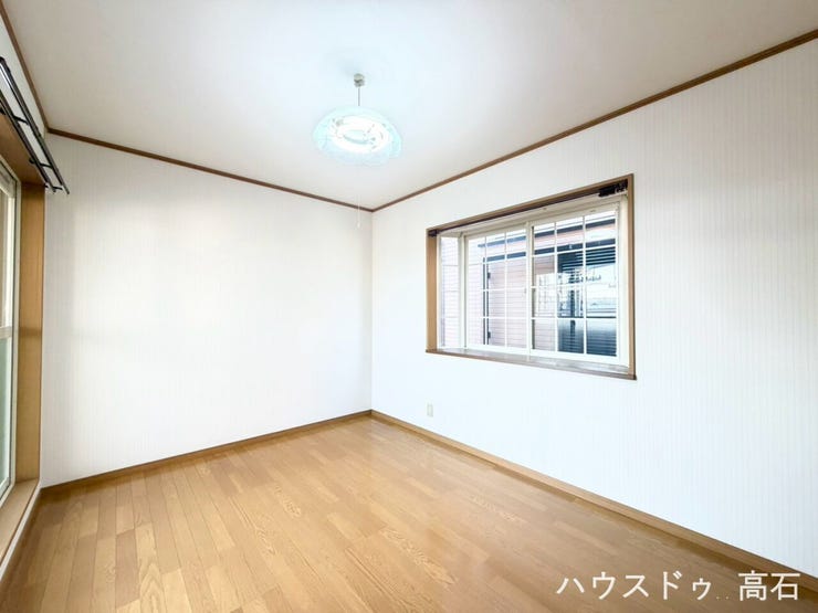 6畳洋室③
落ち着いた雰囲気の洋室は、趣味部屋や予備室としても活用可能。