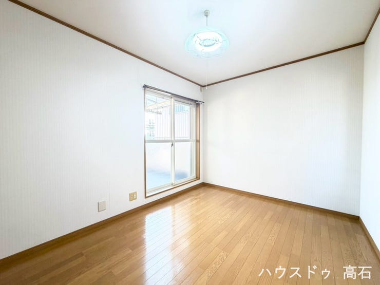 6畳洋室③
家具の配置がしやすく、収納と組み合わせてすっきりとした暮らしが実現できます。