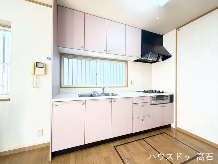 収納力のあるシステムキッチンを採用。
