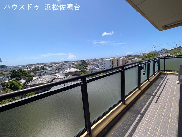 お部屋は2階ですが南下がりの立地なので、平坦地の高層階相当の眺望となります。