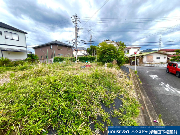 青空が広がり開放感あふれる、現地からの眺望と周辺の街並みです。すっきりと見通しの良い環境が整っており、日当たりも良好で心地よい風が通り抜ける魅力的なロケーションです!