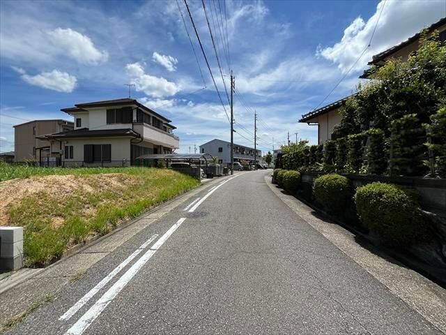 この道路沿いに「大清水東公園」があります。
交通量が少なく子育てに安心です。