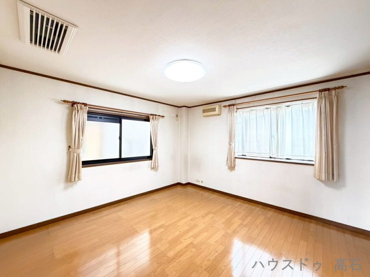 2階8畳洋室
ライフスタイルに合わせて、リビングの延長としても、1つのお部屋としても活用可能です。