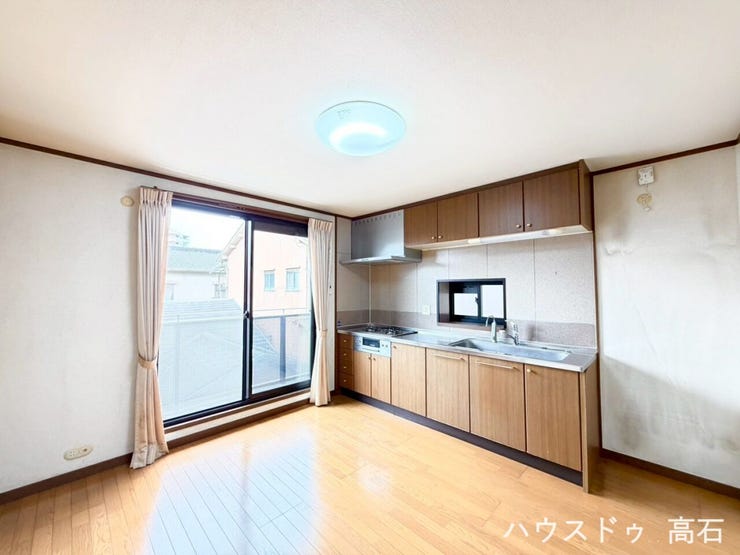 風と光が心地よく通り抜ける2階DKスペース。