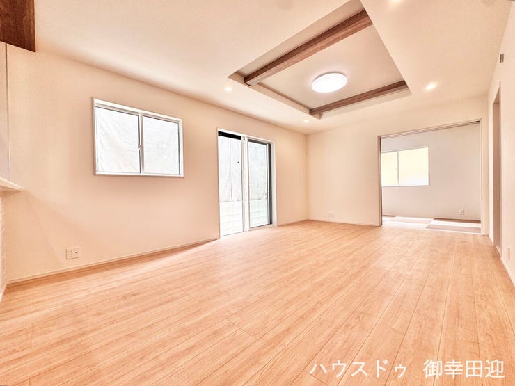 ■安らぎと笑顔の中心地■陽光が優しく降り注ぎ、会話が自然と弾む。ここでは、毎日が特別な時間へと変わります。