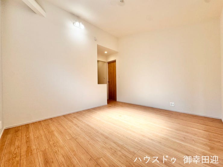 ■2階7.5帖洋室■心からリラックスできる静けさ、上質な眠りで、毎日をリセットします。明日への活力を養う空間です。