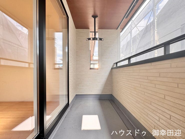 ■空の下の開放的な特等席■日光浴や読書、外の空気を感じながらリフレッシュ。暮らしを豊かにする、もう一つの心地よい空間です。