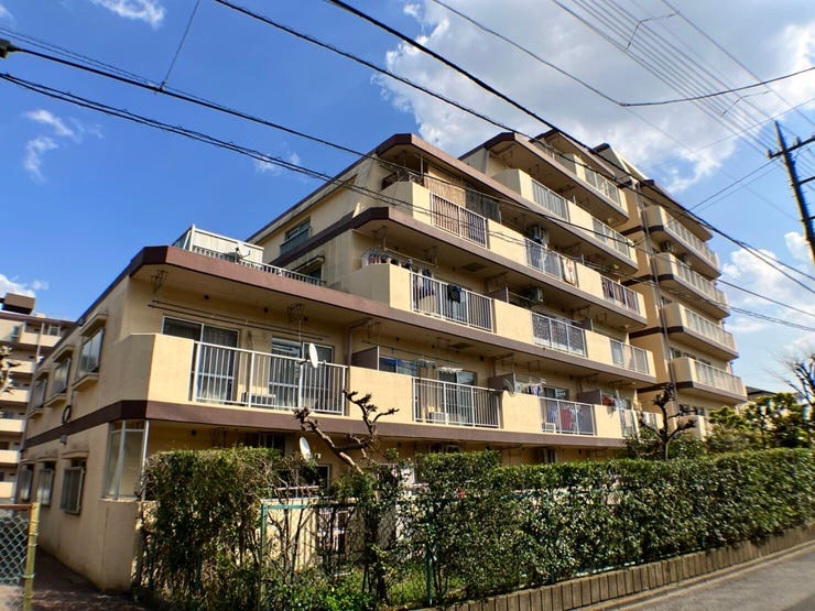 【外観】
明るく爽やかな色合いの外観♪
少しでも豊かに、少しでも快適に。新しい生活を始めてください。