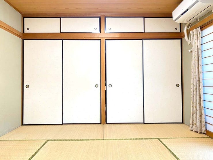 和室壁一面は押し入れです♪収納には困りません。