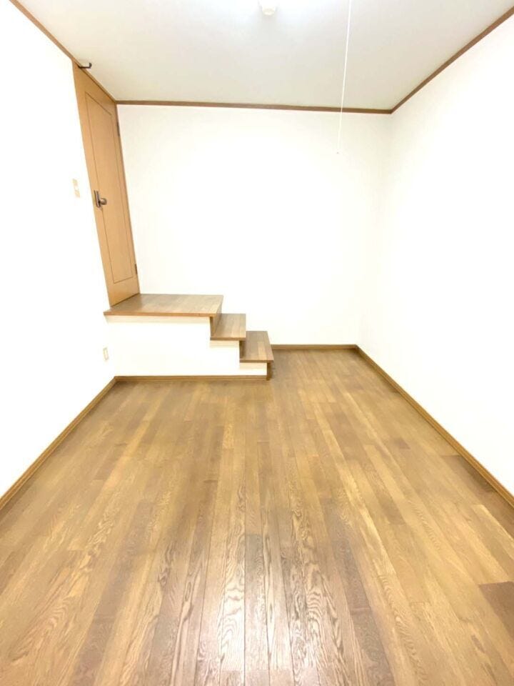 和室2間♪吐き出し窓が二カ所あり明るいです♪