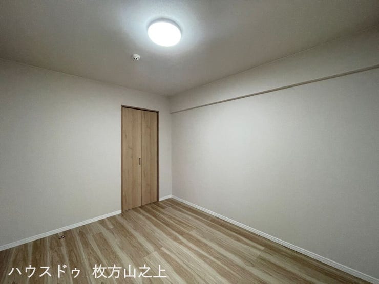 シンプルな内装だから家具やインテリアを合わせやすく、自分好みのお部屋づくりを楽しめます