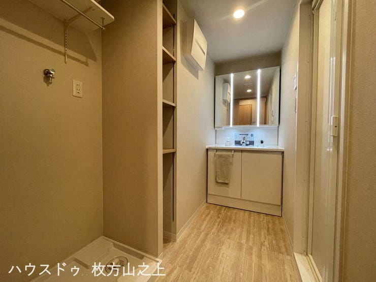 洗濯機置場と洗面台を一直線に配置♪身支度と洗濯の動線がコンパクトにまとまっています