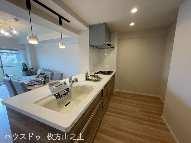 リビングを見渡せる対面キッチン♪配膳や片付けもしやすいカウンター付きです