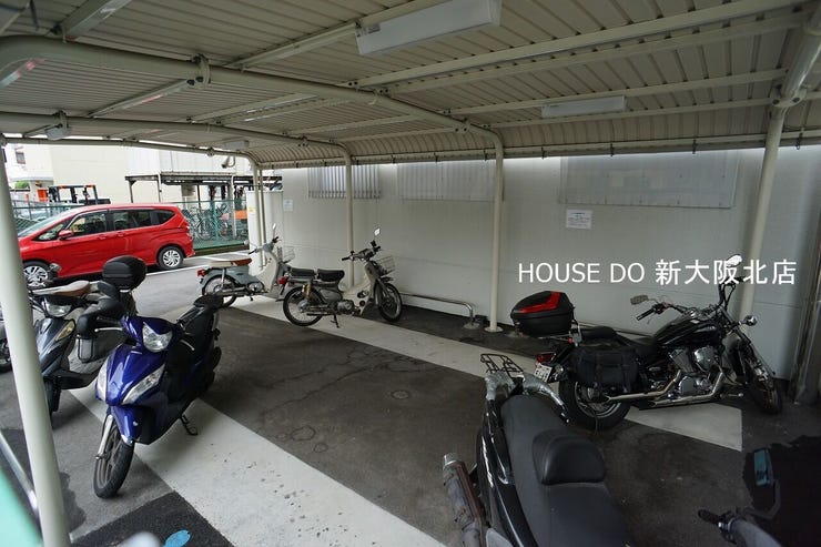 ■バイク置場も完備!屋根付きなので、通勤・休日のツーリングなどバイクを利用される方にもおすすめです♪