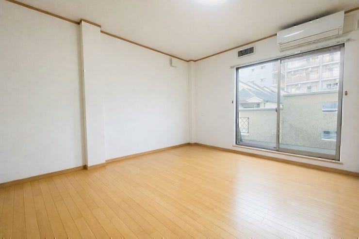 洋室は9.6帖・6.8帖、どちらも収納付きでゆとりのある空間です!
※AIによる家具消し加工済み
