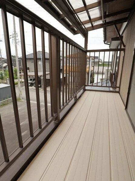 南向きバルコニー!屋根付きで急な雨にも対応◎