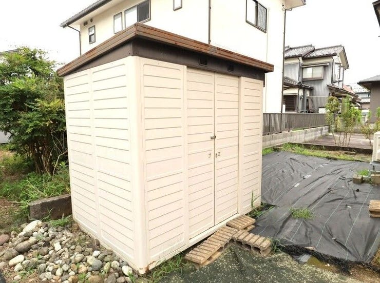 外部倉庫付き!タイヤや除雪用具の収納に役立ちます!
