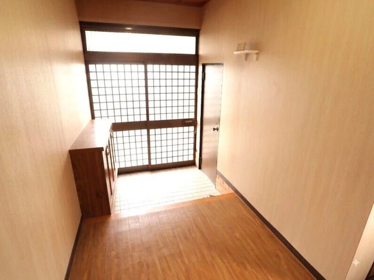 明るい玄関!※写真は家具消し加工しております